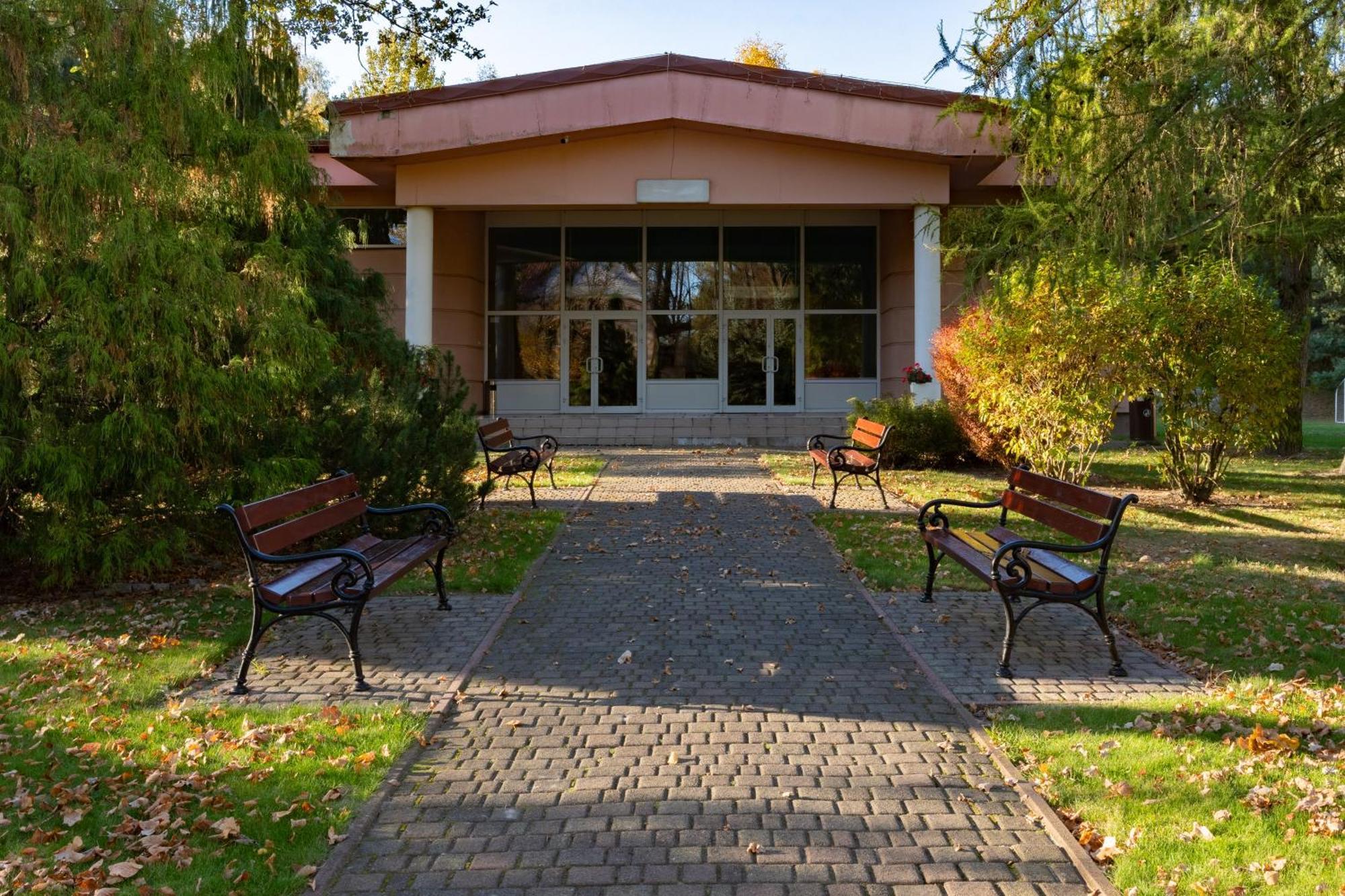 Hotel W Dobieszkowie สตรีกูฟ ภายนอก รูปภาพ