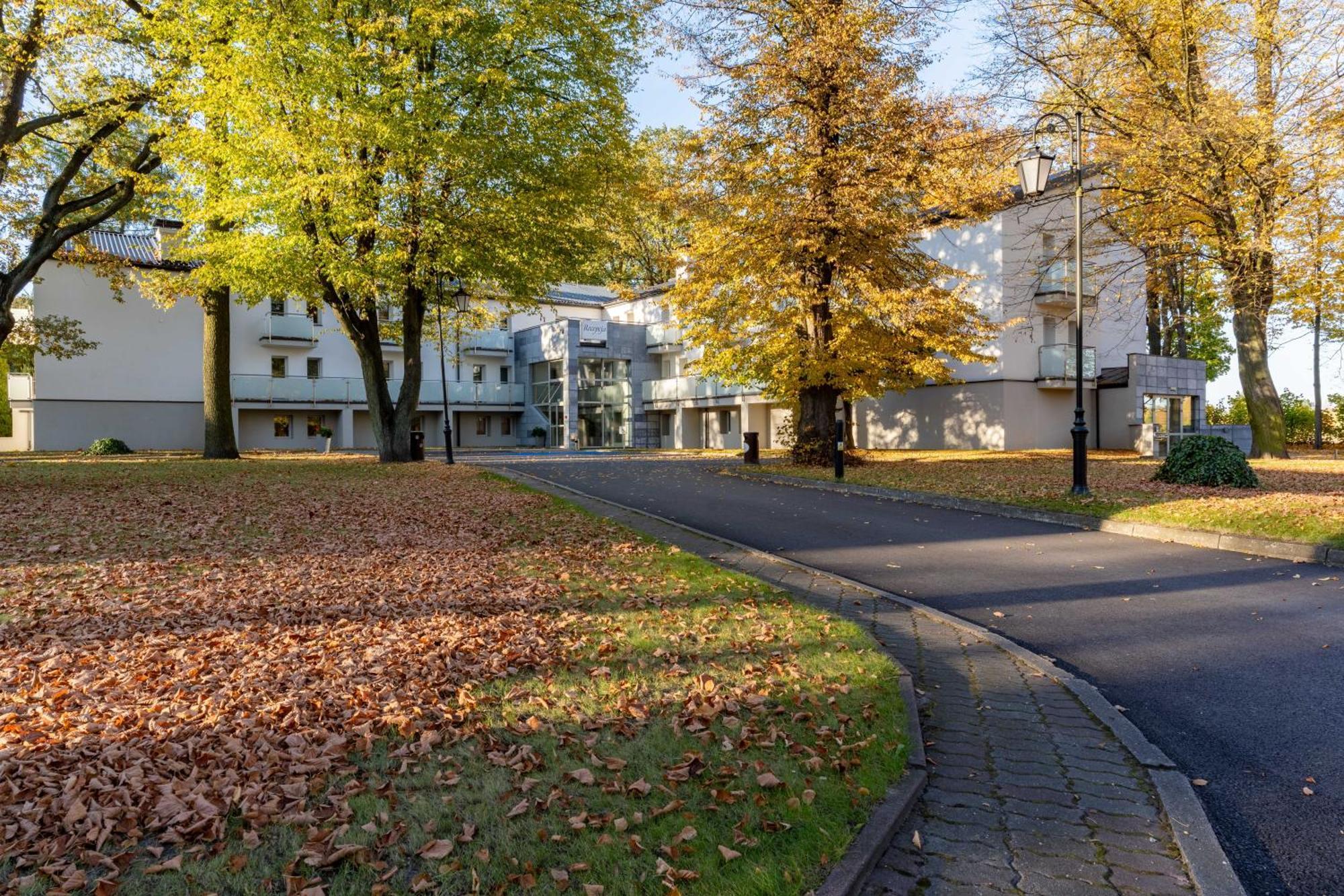 Hotel W Dobieszkowie สตรีกูฟ ภายนอก รูปภาพ