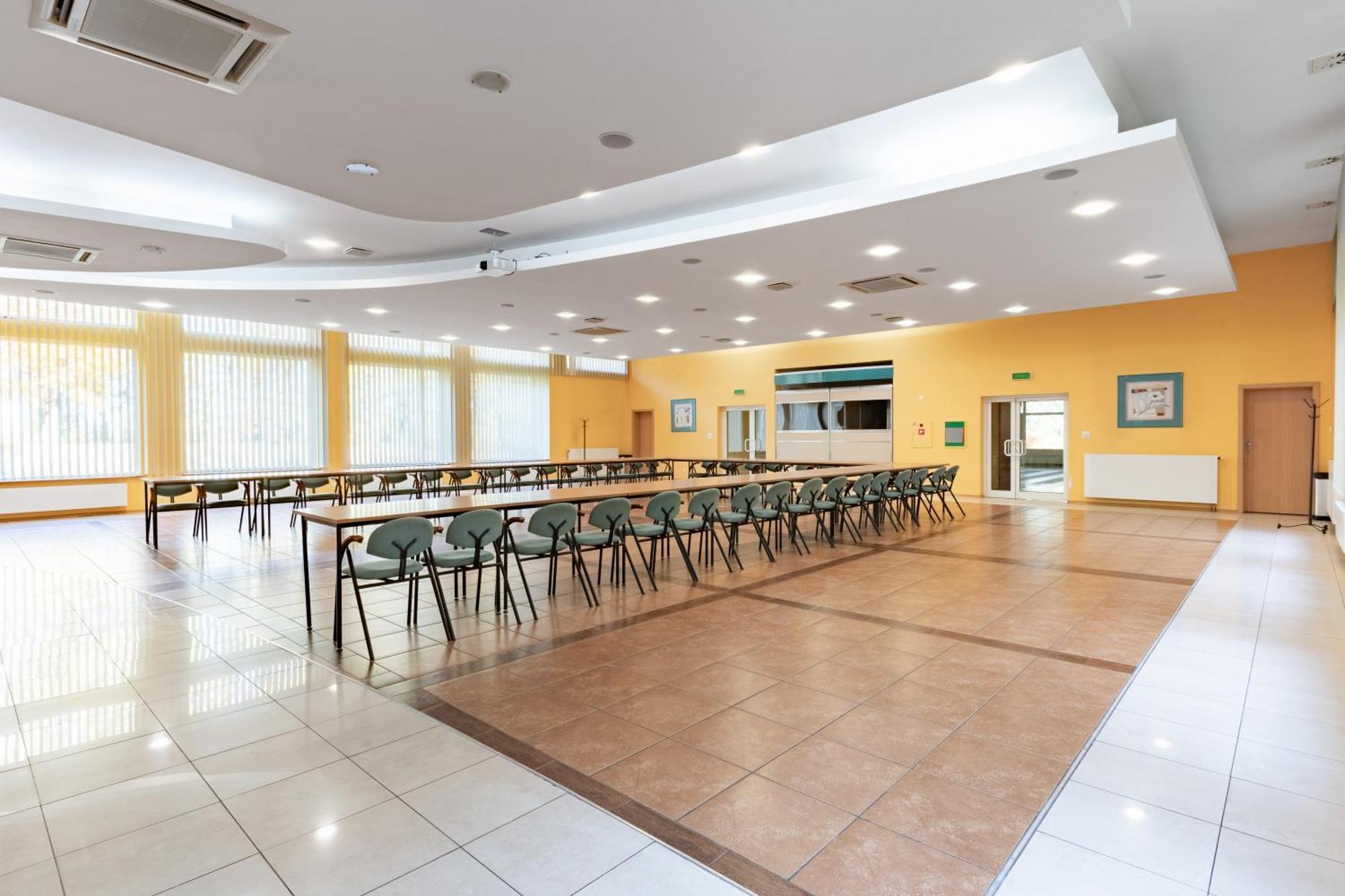 Hotel W Dobieszkowie สตรีกูฟ ภายนอก รูปภาพ