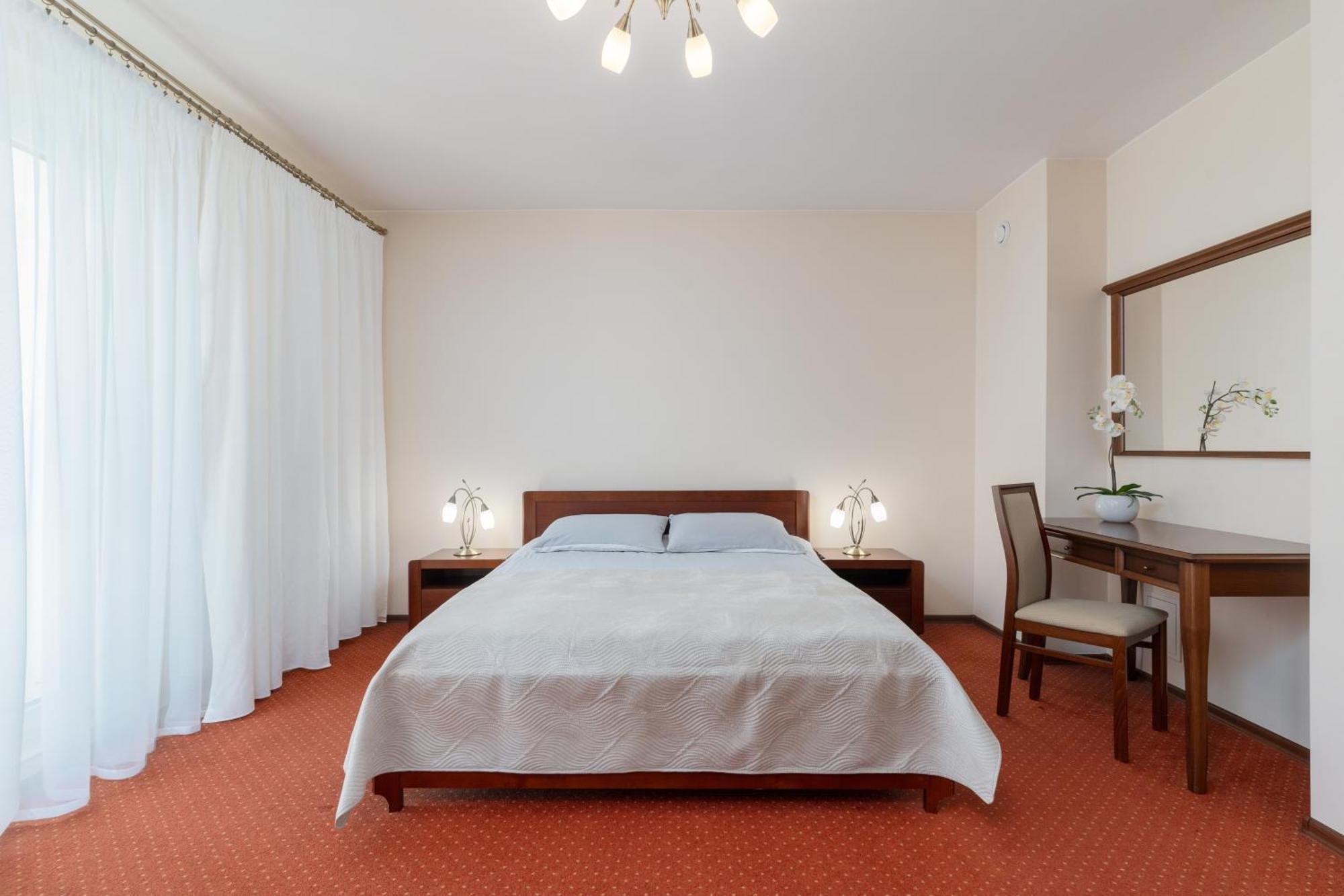 Hotel W Dobieszkowie สตรีกูฟ ภายนอก รูปภาพ