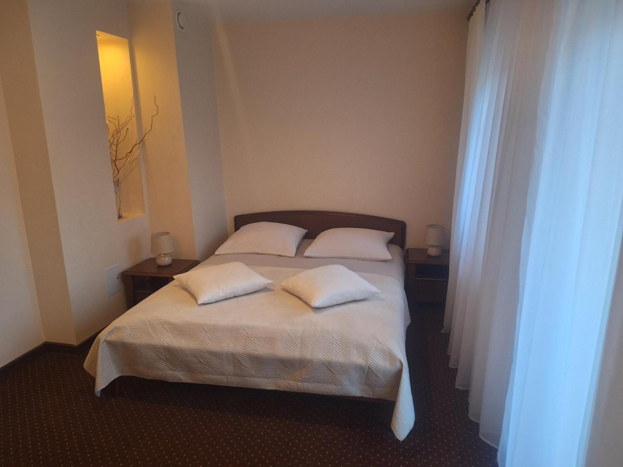 Hotel W Dobieszkowie สตรีกูฟ ภายนอก รูปภาพ