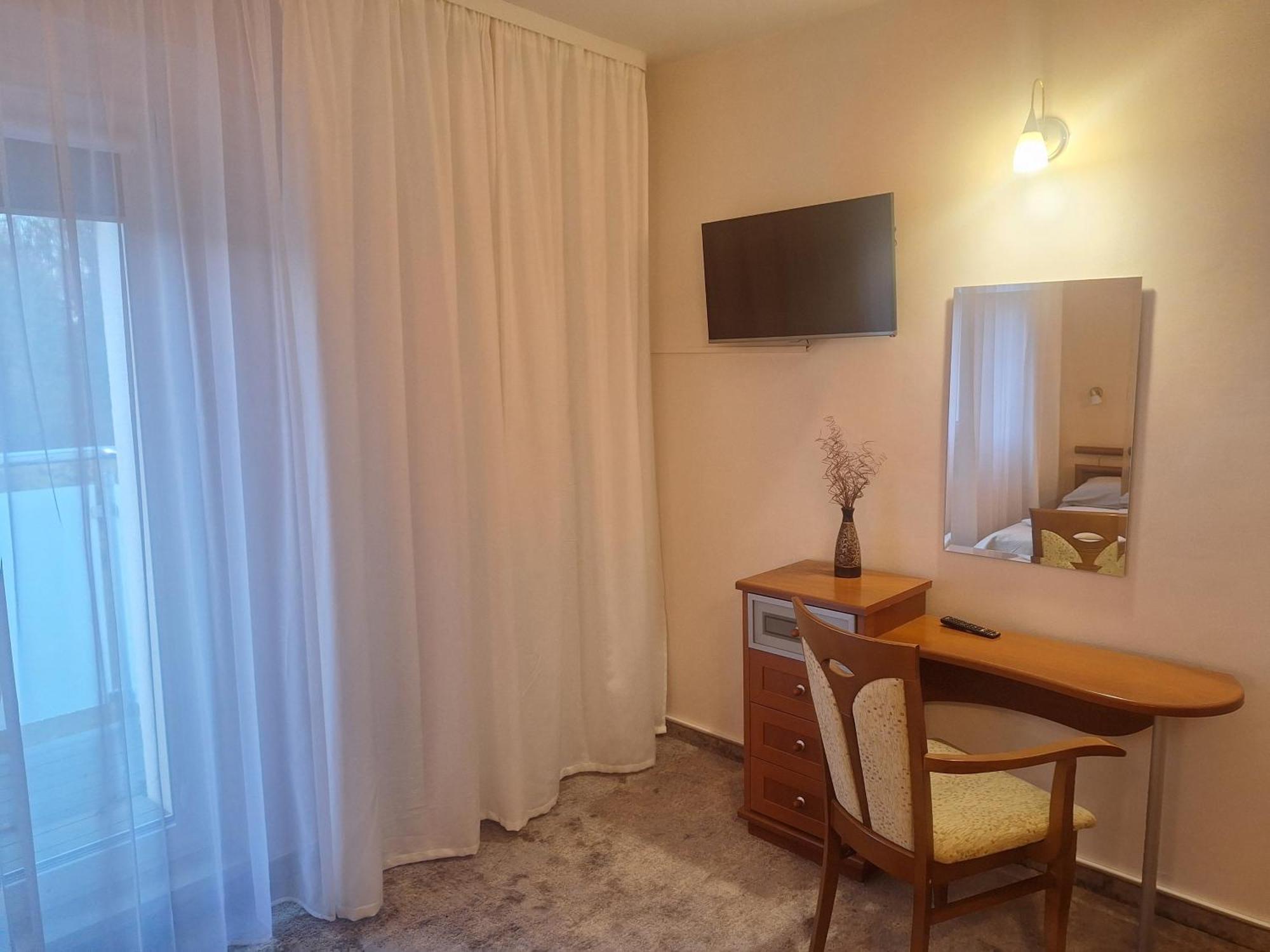 Hotel W Dobieszkowie สตรีกูฟ ภายนอก รูปภาพ