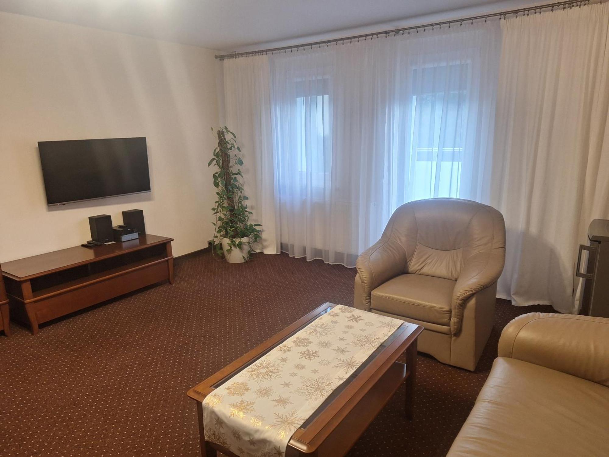 Hotel W Dobieszkowie สตรีกูฟ ภายนอก รูปภาพ