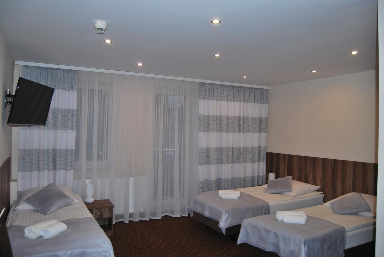 Hotel W Dobieszkowie สตรีกูฟ ภายนอก รูปภาพ